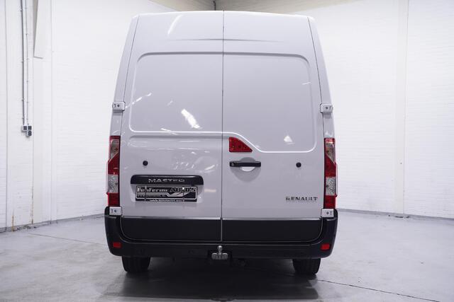 Renault MASTER 2.3 dCi 135 pk L2H2 Navi, Camera, Trekhaak, NAP BPM Vrij, Laadruimte Pakket, PDC V+A, 3-Zits