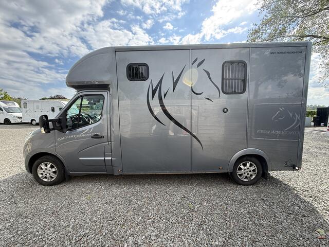 Renault MASTER | HORSETRUCK | HTI | STALLION 3XL | 2017 | HENGST | 70.835KM | MANUEEL | 3-SEAT | 130PK | L3 | BELGISCH KENTEKEN