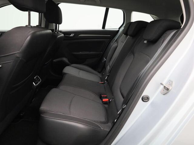 Renault MEGANE Estate TCe 140 Equilibre | Easy Link multimediasysteem met Apple CarPlay & Android Auto | Climate Control | Pack Style = lichtmetalen velgen + dakrails | Metaalkleur | Parkeersensoren v+a |