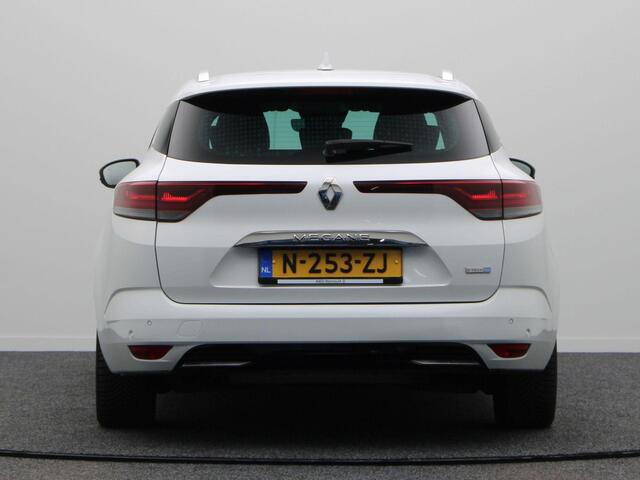 Renault MEGANE Estate E-Tech Plug-In Hybrid 160pk Intens | BOSE Premium audio | Achteruitrijcamera | 88% accu score | Parkeersensoren voor/achter | Head up Display
