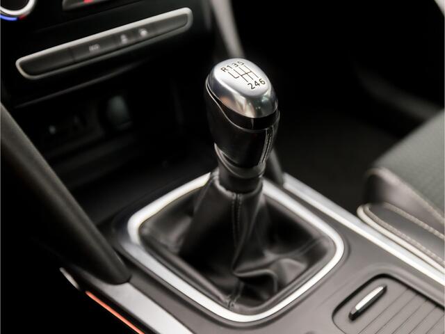 Renault MEGANE Estate 1.2 TCe Bose (VIRTUAL COCKPIT, APPLE CARPLAY, GROOT NAVI, CLIMATE, LEDER, BOSE AUDIO, SPORTSTOELEN, CAMERA, GETINT GLAS, KEYLESS, NIEUWE APK, NIEUWSTAAT)