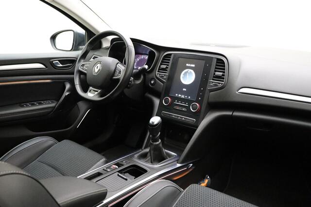 Renault MEGANE Estate 1.3 TCe Bose 140 PK | Navigatie | Trekhaak | Weinig kilometers | Climate control | Keyless | Lichtmetalen velgen | Dodehoekassistent