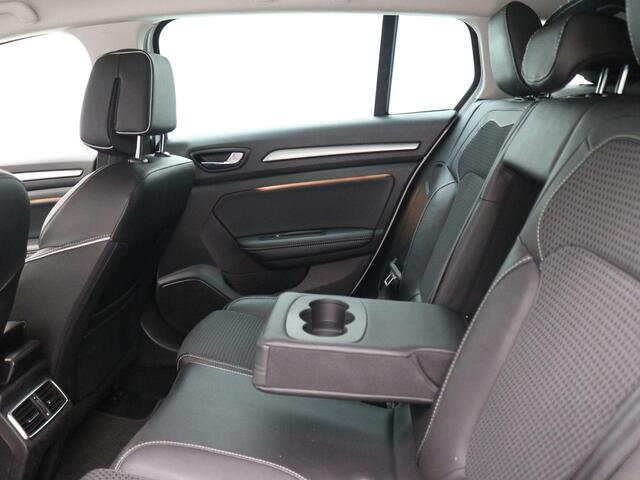 Renault MEGANE Estate 1.3 TCe Bose / Dealer onderhouden / 1.700 kg trekgewicht / Trekhaak / All Seasonbanden