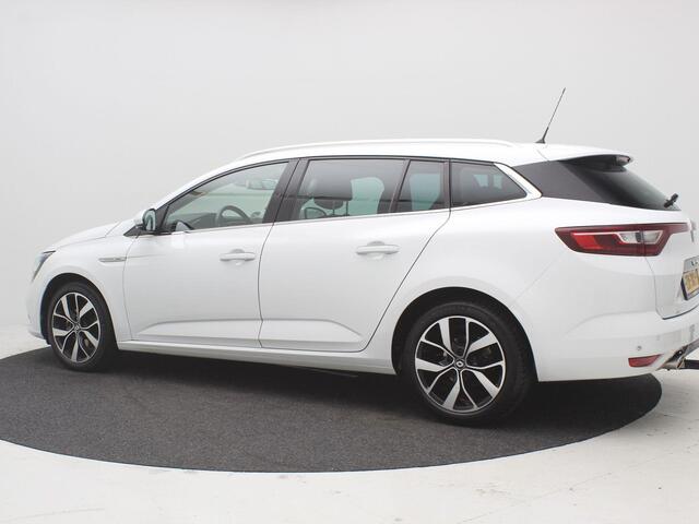Renault MEGANE Estate 1.3 TCe Bose / Dealer onderhouden / 1.700 kg trekgewicht / Trekhaak / All Seasonbanden