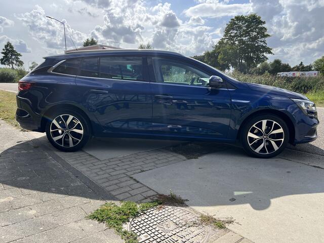 Renault MEGANE Estate 1.5 Blue dCi Bose / Trekhaak / Groot scherm / Stoelverw. / Camera / Keyless / PDC V+A / 17'' LMV /