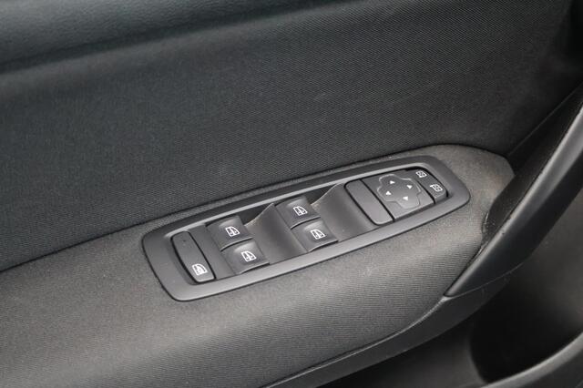 Renault MEGANE 1.3 TCe140 Equilibre | Navigatie | LED | Parkeersensoren