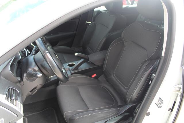 Renault MEGANE Estate 1.2 TCe Limited//Navi//Stoelverwarming!