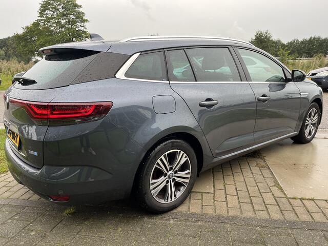 Renault MEGANE Estate 1.6 E-Tech Plug-In Hybrid 160 PK Intens / Automaat / Camera / Stoelverw. / Keyless / 16'' LMV /