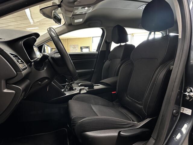Renault MEGANE Estate 1.5 dCi Eco2 Zen/ Trekhaak/ DAB+/ Navi/ Clima/ Cruise/ Elek. pakket/ Isofix/ Bluetooth/ Armsteun/ Multi. LEDER. Stuur/ Mistl./ PDC/ Chroom/ Dakrails/ LED Dagrijverl.