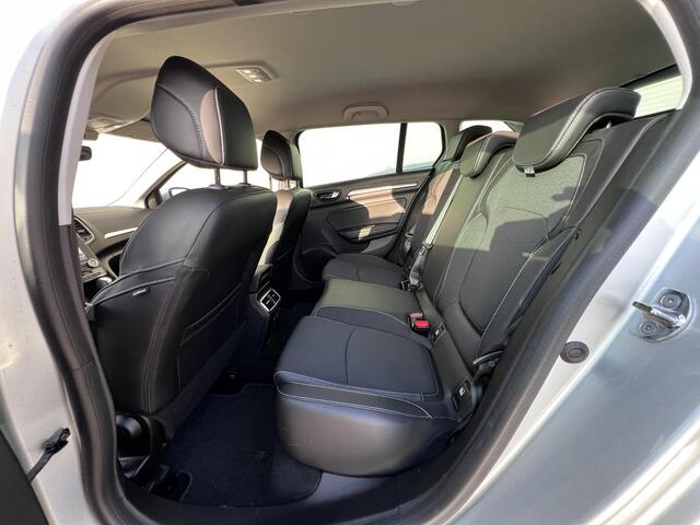 Renault MEGANE Estate 1.6 E-Tech Plug-In Hybrid 160 Techno / Dealer onderhouden / EAER 51 km / Navigatie / HUD / Stuur- en stoelverwarming / Apple Carplay Android / 17" LM wielen / Camera / Parkeerassistent /