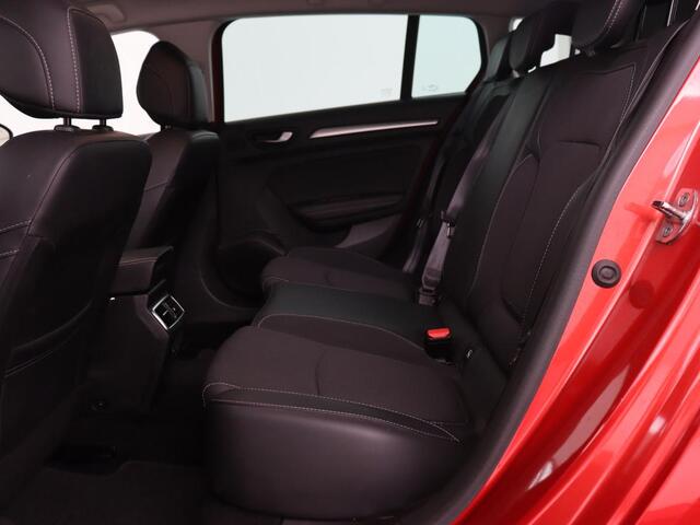 Renault MEGANE 1.6 E-Tech Plug-In Hybrid 160 | Stoelverwarming | Head-Up | Trekhaak | Adaptive cruise | Carplay | Digital Cockpit | Climate control | Navigatie | Keyless | PHEV | Plug In