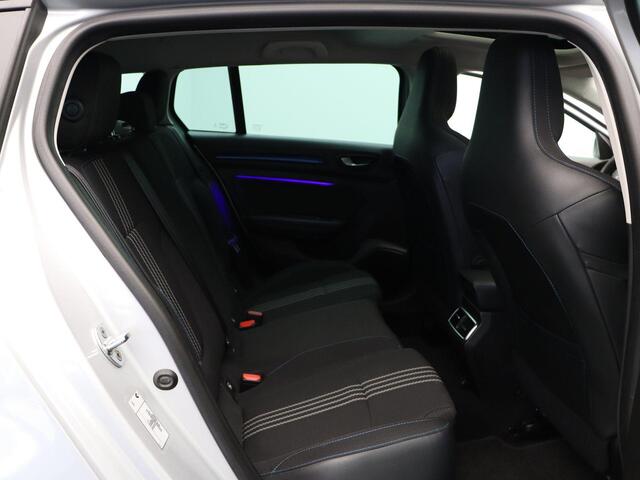 Renault MEGANE Estate 1.3 TCe GT-Line | Dode hoek | Bose | Panoramisch-dak | LED | Achteruitrij camera | Trekhaak | 1.700KG trekgewicht.