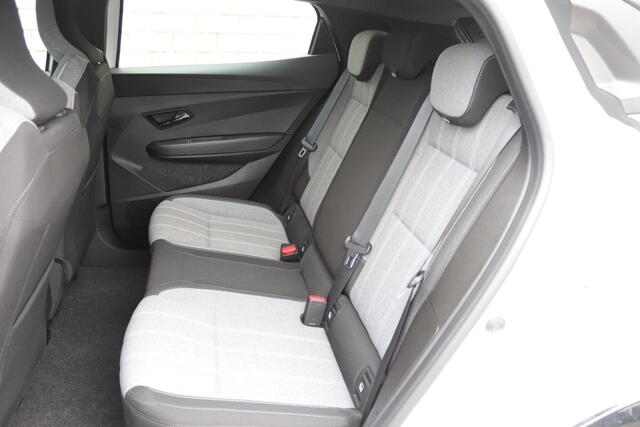 Renault MEGANE E-Tech Evolution 130pk 60 kWh Comfort Range | Stoel + Stuurverwarming | Navigatie | Parkeersensoren V + A |