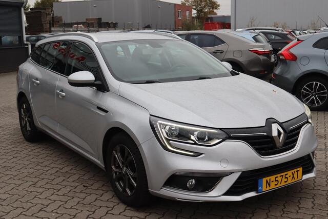 Renault MEGANE Estate 1.5 dCi Limited Navigatie, Trekhaak, Climate control, Cruise control, Lichtmetalen wielen