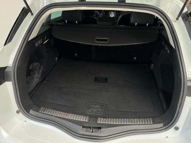 Renault MEGANE Estate 1.3 TCe Bose | Navigatie | Camera | Panoramadak | Stoelverwarming |