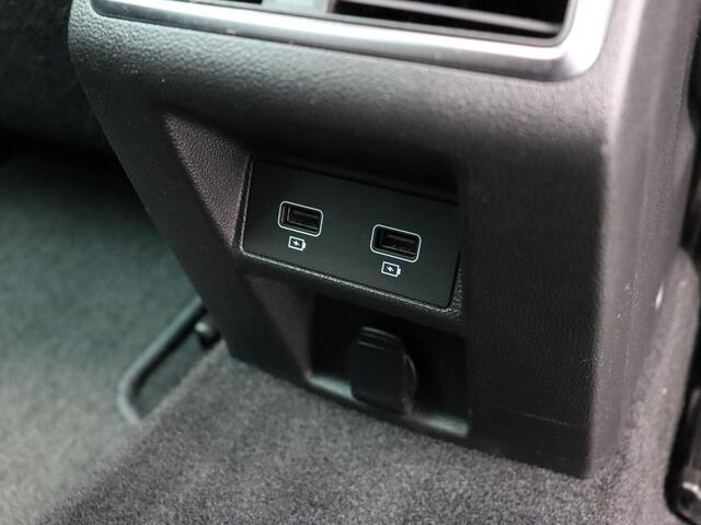 Renault MEGANE Estate 1.6 E-Tech Plug-In Hybrid 160 Intens | Trekhaak | Stoelverwarming |