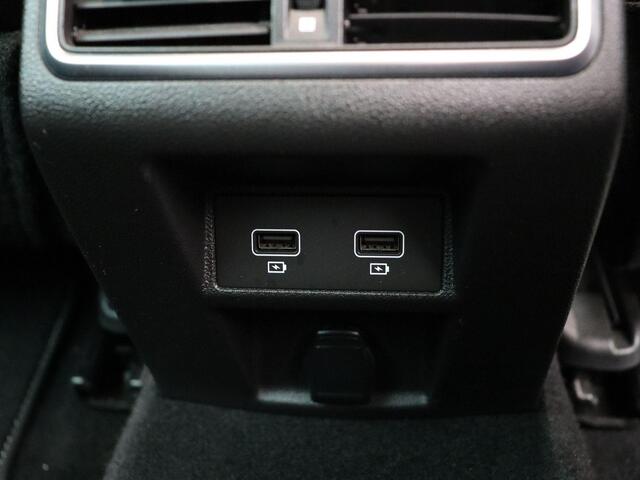 Renault MEGANE Estate TCe 140pk EDC/Autom. Intens | Navigatie | Climate control | Parkeersensoren voor en achter | Apple carplay / Android auto |