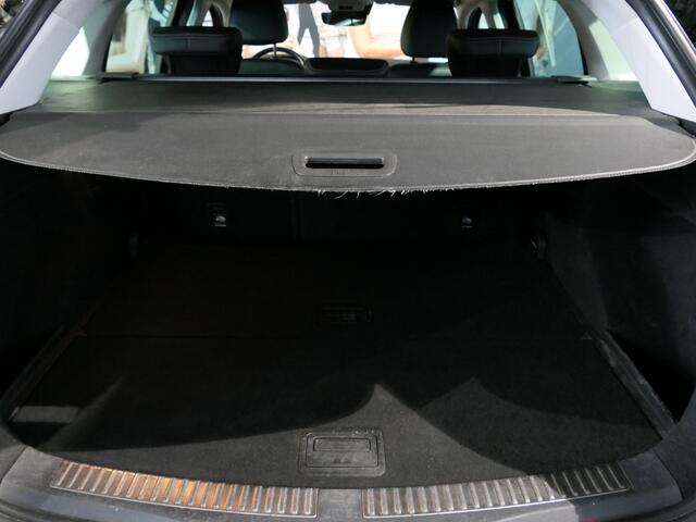 Renault MEGANE Estate 1.3 TCe Intens Dode hoek - Trekhaak - Headup display - Parkeerassistent