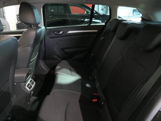 Renault MEGANE Estate 1.3 TCe Intens Dode hoek - Trekhaak - Headup display - Parkeerassistent