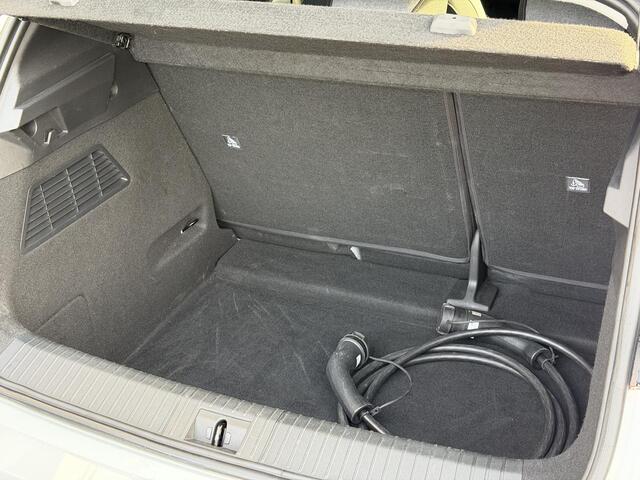 Renault MEGANE E-Tech EV60 Optimum Charge Equilibre 218PK Automaat Navigatie, Achteruitrijcamera, Keyless, Stoel & Stuurwielverwarming, Parkeersensoren Achter