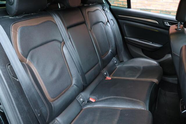 Renault MEGANE Estate 1.5 dCi | ACC | Blind Spot | Panoramadak | Bose | Stoelverwarming | Stuurwielverwarming | Navigatie | LED Koplampen | CarPlay | Nieuwe APK | NAP Logisch | NL Auto