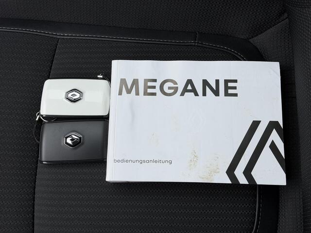 Renault MEGANE Estate TCe 140 EDC Techno Automaat / Fabrieksgarantie tot 06-2026 / Trekgewicht 1700 Kg / Camera / Dodehoek / Parkeer Assistent / Stoel & Stuurwiel Verwarming / Sfeerverlichting / Navigatie / AppleCarPlay & Android Auto / DAB /