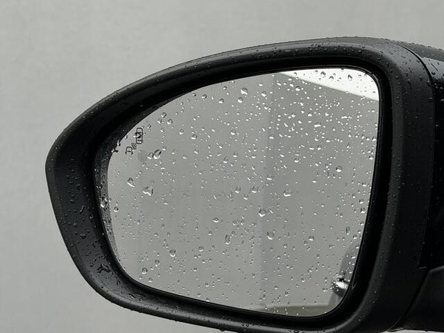 Renault MEGANE Estate TCe 140 EDC Techno Automaat / Fabrieksgarantie tot 06-2026 / Trekgewicht 1700 Kg / Camera / Dodehoek / Parkeer Assistent / Stoel & Stuurwiel Verwarming / Sfeerverlichting / Navigatie / AppleCarPlay & Android Auto / DAB /