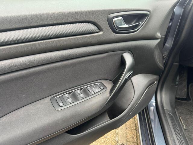 Renault MEGANE Estate 1.2 TCe Limited | 2e eigenaar | Automaat | Airco | Trekhaak | APK tot 29-09-2026 | NAP |