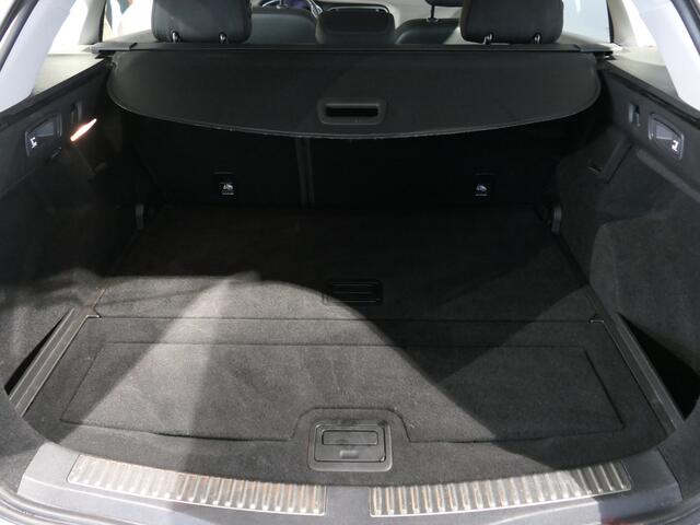 Renault MEGANE Estate 1.3 TCe Limited - AUTOMAAT - Trekhaak - Dodehoek - Grootlichtassistent - Parkeerassistent