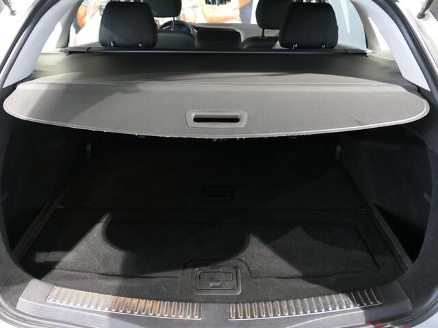 Renault MEGANE Estate 1.3 TCe Limited - AUTOMAAT - Trekhaak - Dodehoek - Grootlichtassistent - Parkeerassistent