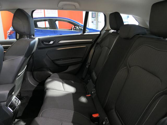 Renault MEGANE Estate 1.3 TCe Limited - AUTOMAAT - Trekhaak - Dodehoek - Grootlichtassistent - Parkeerassistent