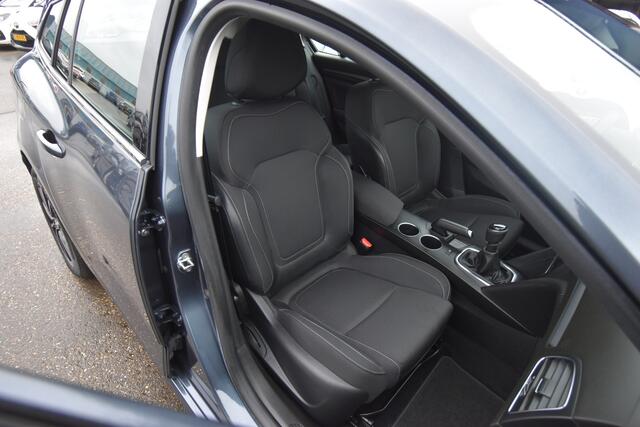 Renault MEGANE Estate 1.3 TCe Business Edition One , TREKHAAK , NAVI VIA APP , PDC A , LMV16 , LED KOPL , CR CONTR ,