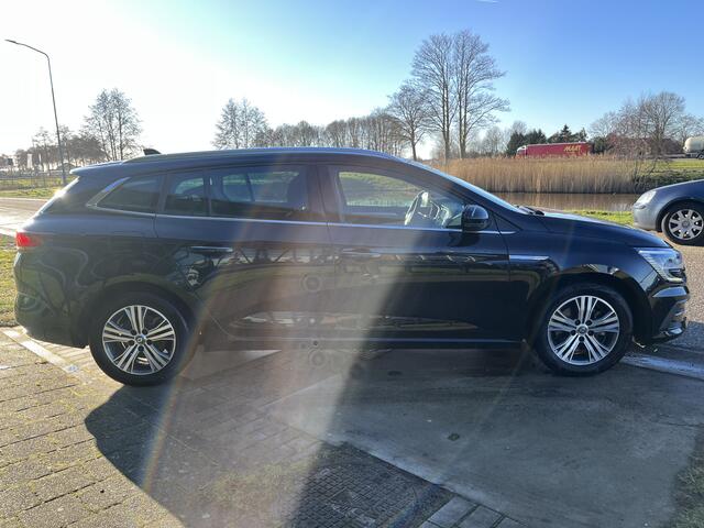 Renault MEGANE Estate 1.6 E-Tech Plug-In Hybrid 160PK Intens / Automaat / Apple Carplay - Android Auto / Blind spot / 16''LMV /