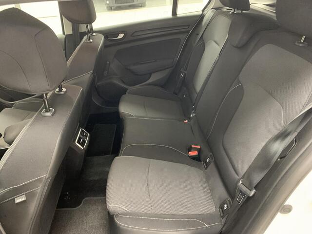 Renault MEGANE Estate 1.2 TCe Zen NAVIGATIE | PARKEERSENSOREN ACHTER | LICHTMETALEN VELGEN