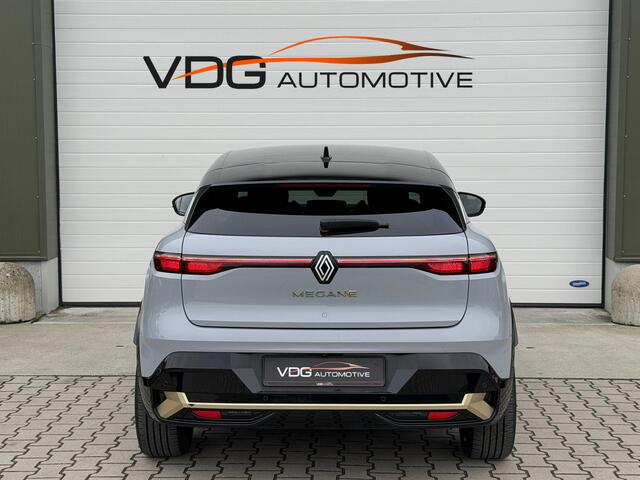 Renault MEGANE E-Tech EV60 Optimum Charge 220 Iconic / SOH 93% / Warmtepomp / Camera Binnenspiegel / 360 Camera / Navigatie / Carplay / Clima / Two Tone / 20" lm