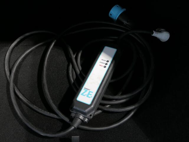 Renault MEGANE Estate 1.6 E-Tech Plug-In Hybrid 160 R.S. Line -DEALER ONDERHOUDEN! - SOH 96% - Dodehoek - Headup display - Sensor v+a - Parkeerassistent