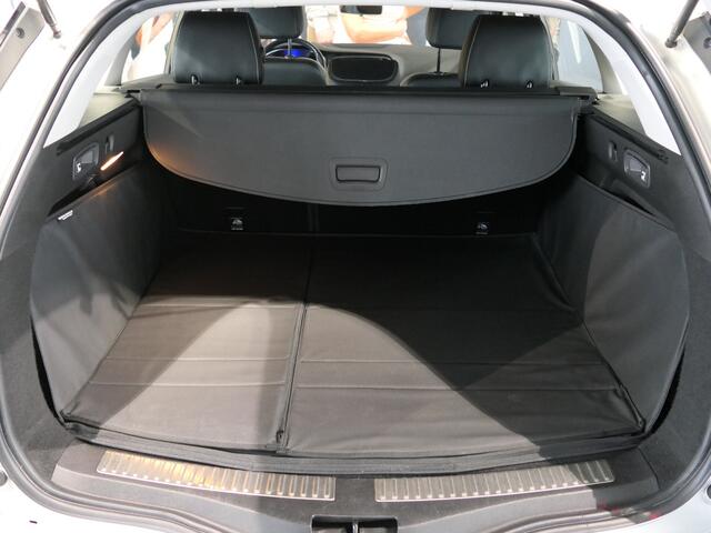 Renault MEGANE Estate 1.2 TCe Limited - Dodehoek - Parkeerassistent - Inklapbare buitenspiegels - Sensor v+a - Keyless Entry