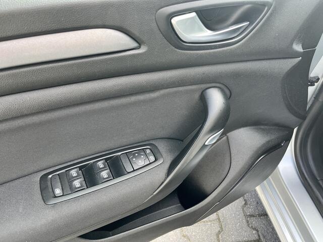 Renault MEGANE Estate 1.3 TCe Airco Cruise control Parkeersensoren voor en achter Telefoonverbinding Stuurwielbediening 5-Persoons Navigatiesysteem