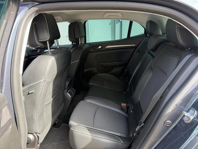 Renault MEGANE 1.3 TCe Bose / Trekhaak (Trekgewicht 1650 KG ) / Cruise Control / Achteruitrijcamera / Dode Hoek Detectie / Bose Geluidsinstallatie/ Navigatie