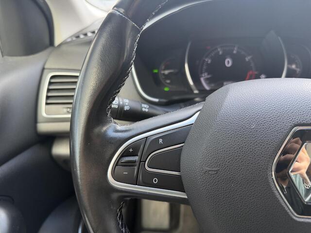 Renault MEGANE 1.3 TCe Bose / Trekhaak (Trekgewicht 1650 KG ) / Cruise Control / Achteruitrijcamera / Dode Hoek Detectie / Bose Geluidsinstallatie/ Navigatie