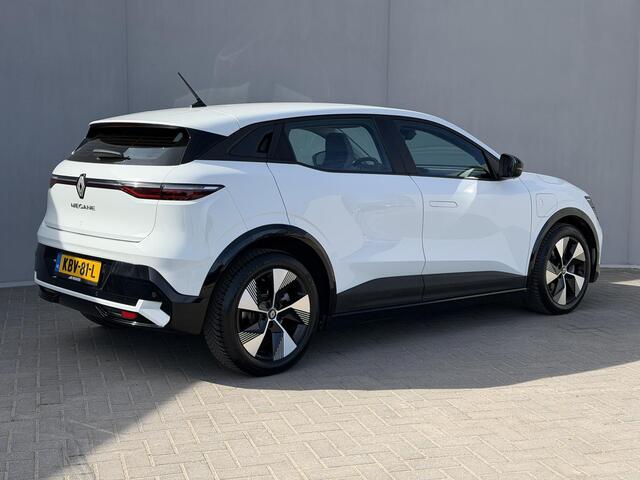 Renault MEGANE E-Tech EV40 Boost Charge Equilibre Automaat / Dealer Onderhouden / Achteruitrijcamera / Navigatie Apple Carplay Android / 18" LM met All season banden / DAB /
