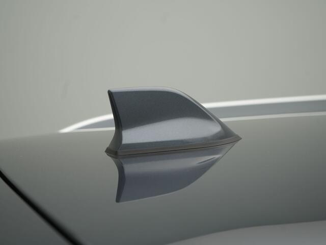 Renault MEGANE Estate TCe 140 Intens - RIJKLAARPRIJS - Trekhaak - All Seasonbanden - Achteruitrijcamrera - Cruise Control - Head-Up Display - Dealeronderhouden