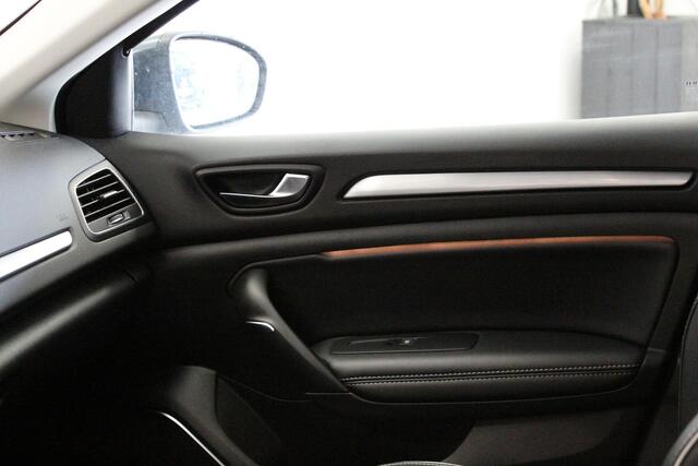 Renault MEGANE 1.3 TCe Bose | NAVIGATIE | PDC-A | SFEER | CRUISE | 17'LMV | KEYLESS | MULTISENS | CLIMA |