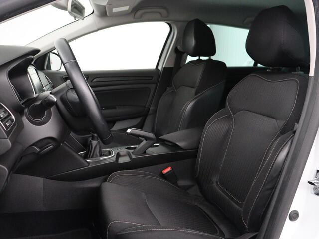 Renault MEGANE 1.2 TCe Limited | Trekhaak | Carplay | Navigatie | Keyless | Climate control | DAB | Parkeerhulp | Cruise control | Bluetooth | Getint glas