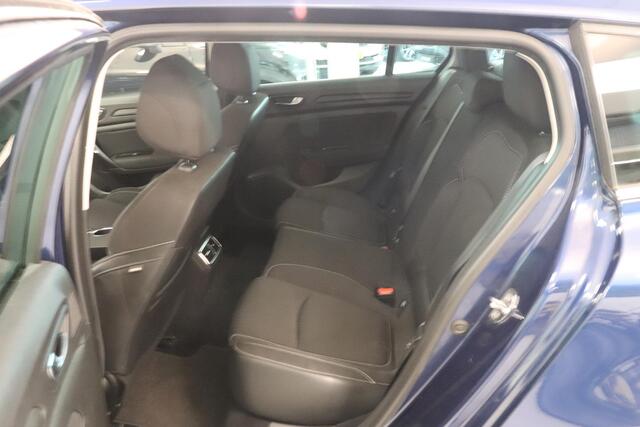Renault MEGANE Estate 1.2 TCe Limited | Parkeersensor | Trekhaak | Navigatie | Climate control |