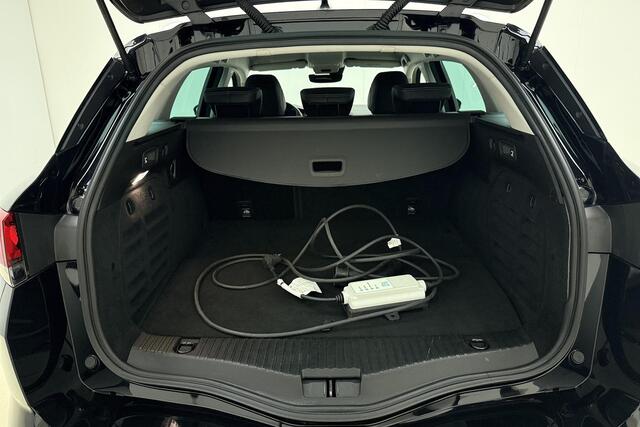 Renault MEGANE Estate 1.6 E-Tech Plug-In Hybrid 160 Intens | Navigatie | Camera | Head-up display | Cruise control | Climate control | Parkeersensoren |