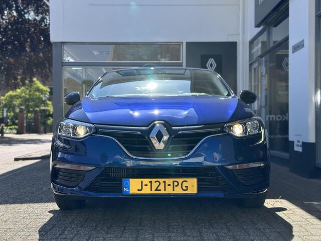 Renault MEGANE IV TCe 140 EDC Limited | All seasonbanden | Parkeersensoren achter | Navigatiesysteem | Automaat | Goed onderhouden |