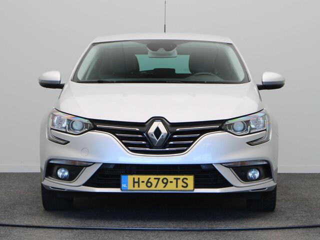 Renault MEGANE 1.3 TCe Bose | Cruise control | Stoelverwarming | Achteruitrijcamera | Climate control | Apple carplay / Android auto |