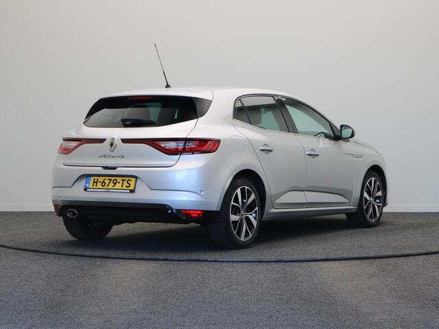 Renault MEGANE 1.3 TCe Bose | Cruise control | Stoelverwarming | Achteruitrijcamera | Climate control | Apple carplay / Android auto |