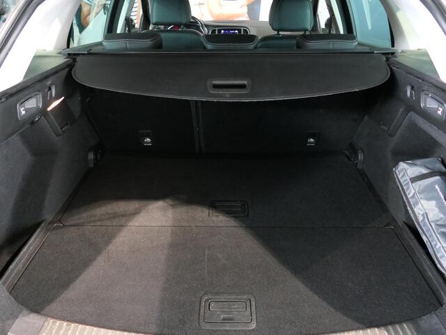 Renault MEGANE Estate 1.3 TCe Intens *Vraag naar beschikbaarheid!* - Trekhaak - Dodehoek - Head-up display - Parkeerassistent